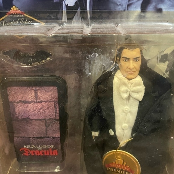 Bela Lugosi Dracula Action Figure - Picture 9 of 9